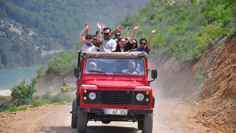 Safari Jeepem w Kanionie w Side: Zielone Jezioro, Wodospad Manavgat i Rzymskie Mosty