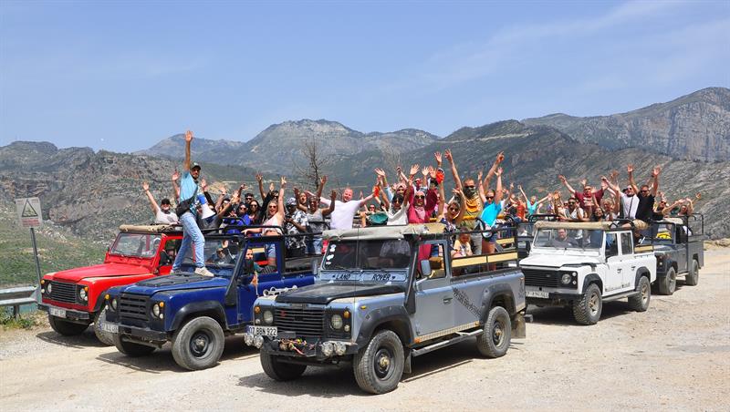 Safari Jeepem w Kanionie w Side: Zielone Jezioro, Wodospad Manavgat i Rzymskie Mosty