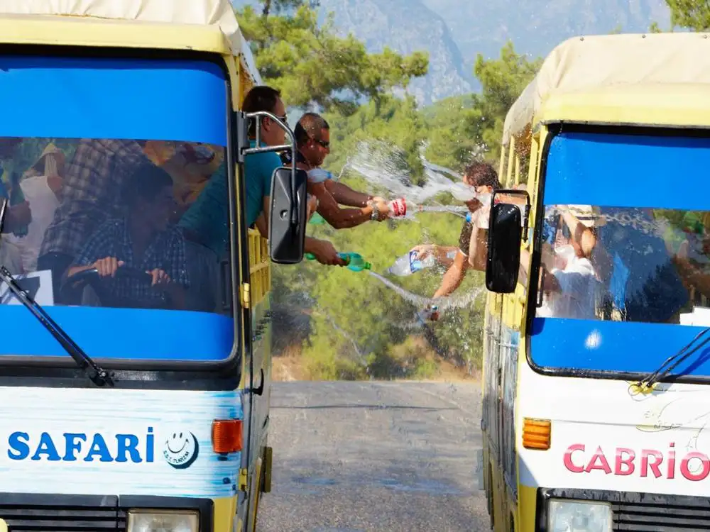 Cabrio Bus Tour: Wodospad i Jezioro