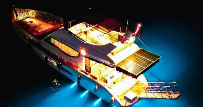 Side Moonlight Yacht Tour: Romanticzny Rejs Nocny (Rozpoczęcie o 21:30)