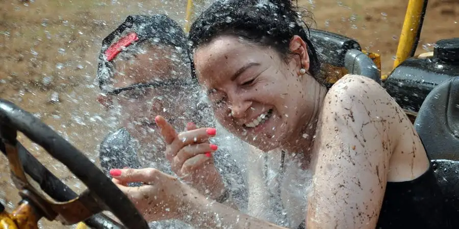 Side Buggy Safari: Błotnista przygoda na szlakach