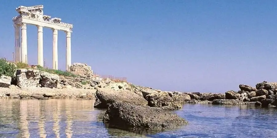 Wycieczka Szybką Łodzią: Przygoda z Żółwiami i Apollinem