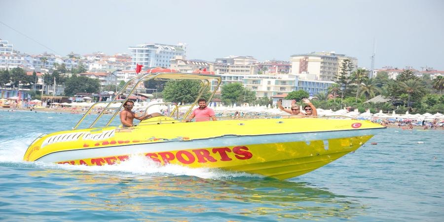 Speedboat Tour: Adventure with Turtles and Apollo