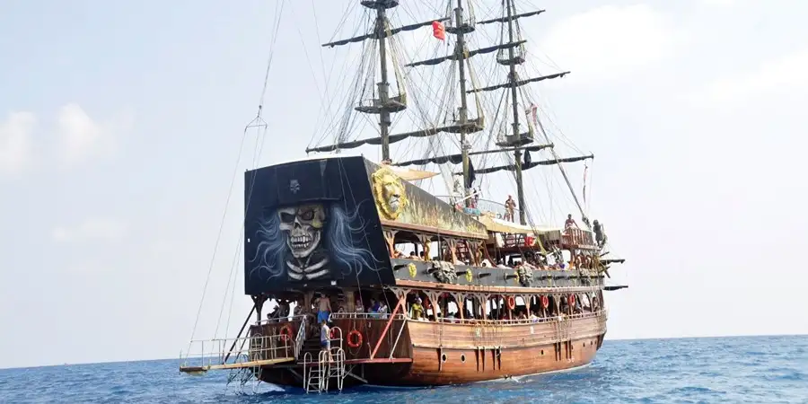 Rejs statkiem po Błękitnej Lagunie w Side: Piracka Przygoda