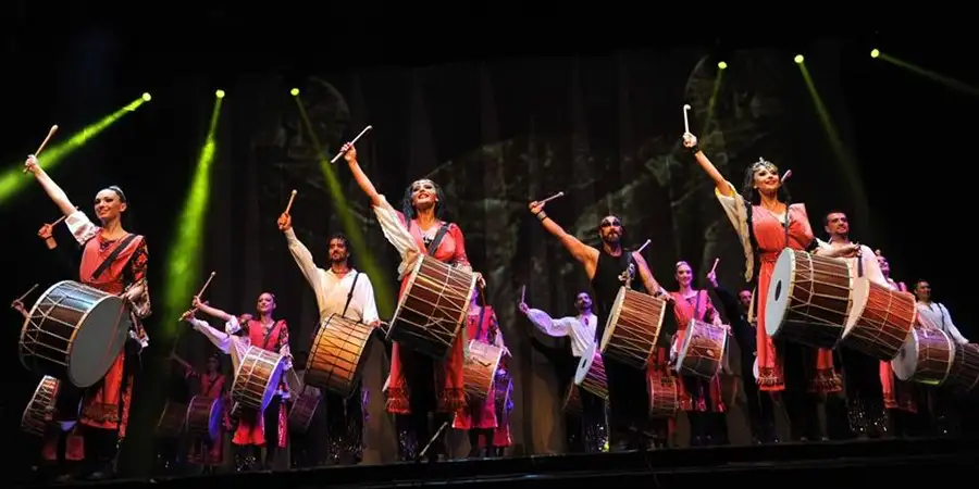 Pokaz Tańca Ogień Anatolii w Side: Spektakl Kulturowy w Gloria Aspendos