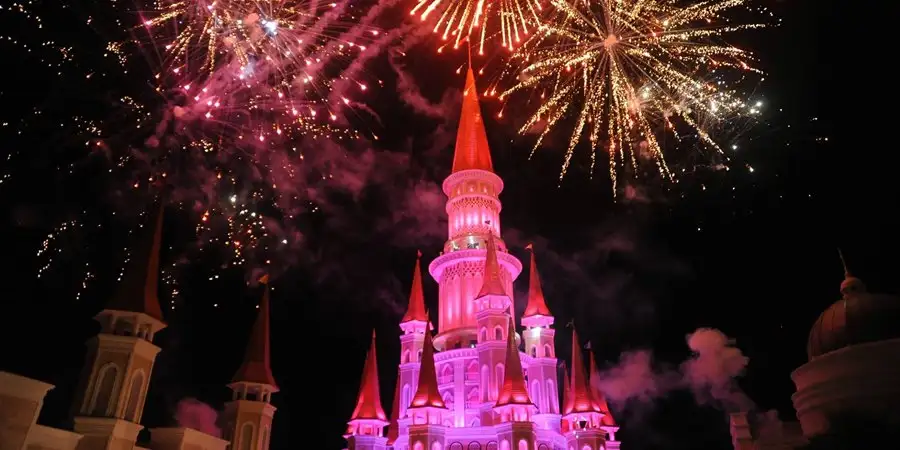 Antalya Kraina Legend Nocne Pokazy Wycieczka: Magiczny Wieczór w Tureckim Disneylandzie